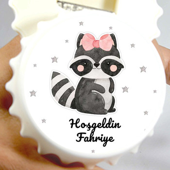 Pembe Kurdeleli Rakun Temalı Kapak Şekilli Magnet Açacak