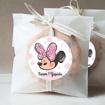 Pembe Puantiye ile Kurdeleli Minnie Portresi Temalı Sticker