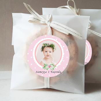 Pembe Puantiyeli Temalı Sticker