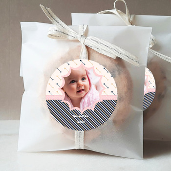 Pembe Siyah Ok Temalı Resimli Sticker