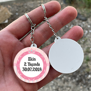 Pembe Taçlı Temalı Daire Plastik Anahtarlık