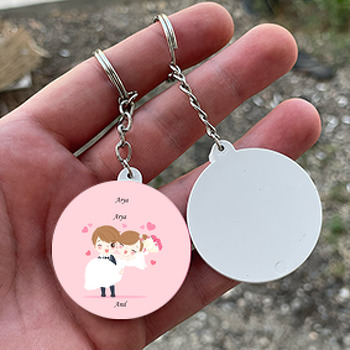 Pembe Zeminli Gelin Damat Temalı Söz Nişan Nikah Daire Plastik Anahtarlık