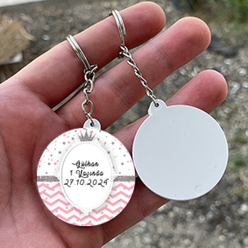 Pembe Zeminli Simli Gümüş Taç Temalı Daire Plastik Anahtarlık