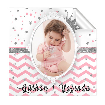 Pembe Zeminli Simli Gümüş Taç Temalı Doğum Günü  Kare Etiket