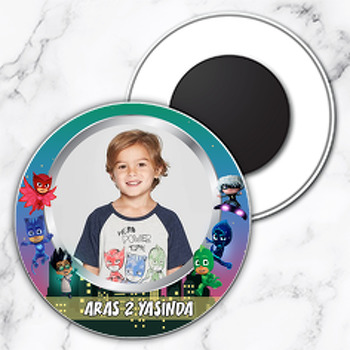 Pijamaskeliler Şehirde Temalı Resimli Daire Plastik Magnet
