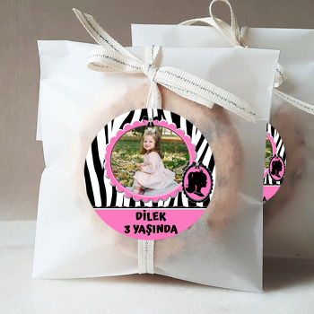 Prenses ile Zebra Fon Temalı Resimli Sticker