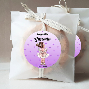 Puantiyeli Elbiseli Kız ile Lila Kalpli Fon Temalı Sticker