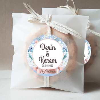 Pudra Çiçekler ile Desenli Mavi Fon Temalı Sticker