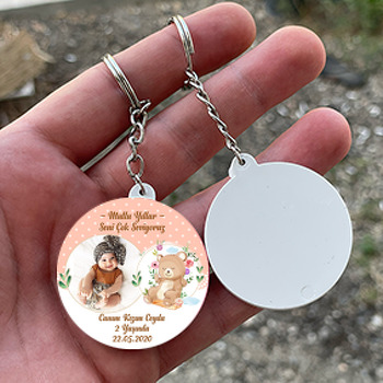 Salıncakta Ayıcık Temalı Resimli Daire Plastik Anahtarlık