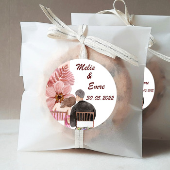 Sandalyede Çift ile Çiçek Fon Temalı Sticker