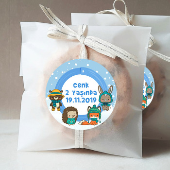 Şapkalı Kar Hayvanları Temalı Sticker