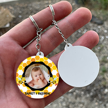 Sevimli Arı ile Petek Fon Temalı Daire Plastik Anahtarlık