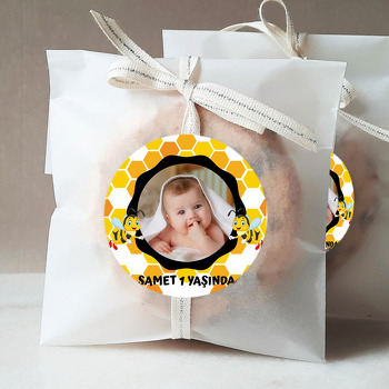 Sevimli Arı ile Petek Fon Temalı Sticker