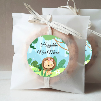 Sevimli Aslan Ormanda Temalı Sticker