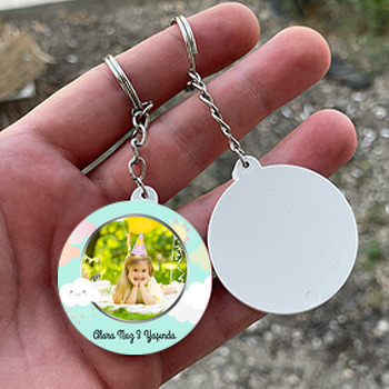 Sevimli Bulut ile Güneş Soft Yeşil Fon Temalı Daire Plastik Doğum Günü Anahtarlık