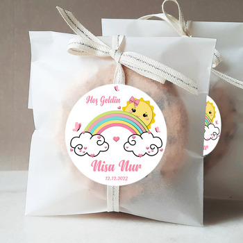 Sevimli Güneş ile Gökkuşağı Temalı Sticker