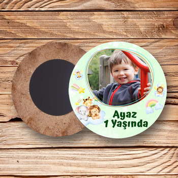 Sevimli Hayvanlar ile Soft Yeşil Fon Temalı Ahşap Daire Magnet