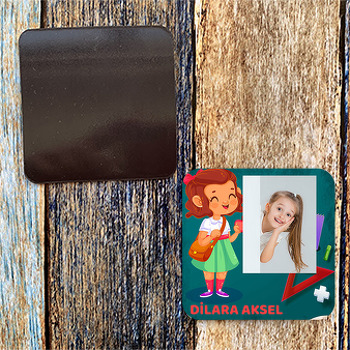 Sevimli Kız Öğrenci Okul Temalı Kare Magnet