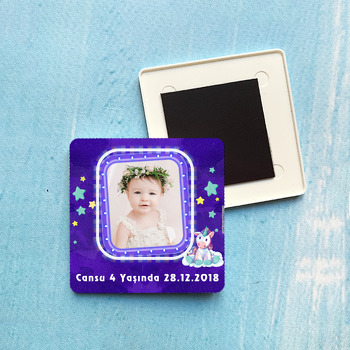 Sevimli Mor Unicorn Temalı Doğum Günü Plastik Kare Magnet