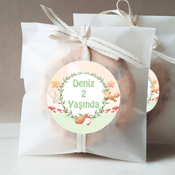 Sevimli Soft Hayvanlar ile Yaprak Çerçeve Temalı Sticker