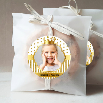 Simli Beyaz Puantiye ile Gold Çerçeve Temalı Sticker