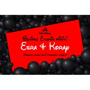 Siyah Balonlarda Kırmızı Kart Temalı Evlilik Teklifi Afiş