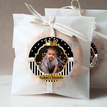 Siyah Beyaz Puantiye ile Gold Çerçeve Temalı Sticker