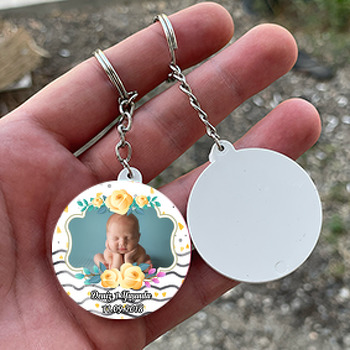 Siyah Beyaz ve Sarı Çiçek  Temalı Resimli Daire Plastik Anahtarlık