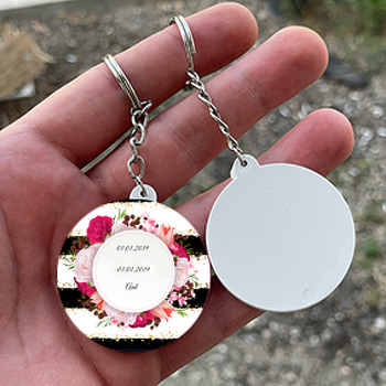 Siyah Beyaz Zeminli Pembe Gül Temalı Söz Nişan Nikah Daire Plastik Anahtarlık