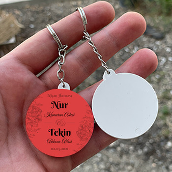 Siyah Gül Çizimi Kırmızı Fon Temalı Daire Plastik Anahtarlık