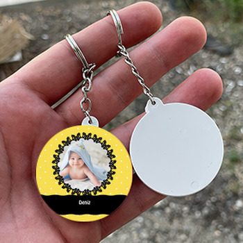 Siyah ve Sarı Çerçeve Temalı Resimli Daire Plastik Anahtarlık