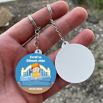 Sünnet Çocuğu ile Karyola Temalı Daire Plastik Anahtarlık