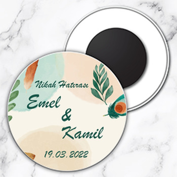 Tavuskuşu Tüyü ile Yeşil Yapraklar Temalı Daire Plastik Magnet
