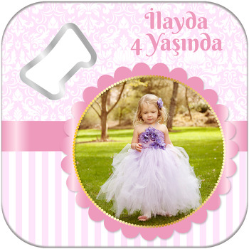 Toz Pembe Damask ve Kurdele Temalı Kare Magnet Açacak