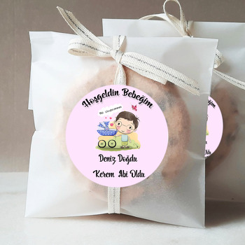 Toz Pembe Zeminli Bebek Araba Temalı Hoşgeldin Bebek Sticker