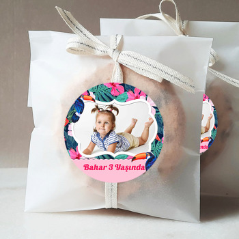Tukan Kuşu Pembe Çiçekler Temalı Sticker
