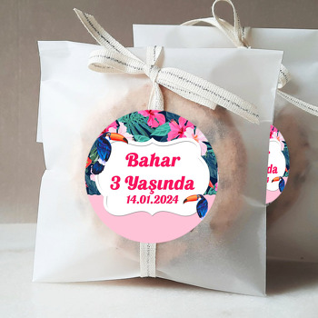 Tukan Kuşu Pembe Çiçekler Temalı Sticker