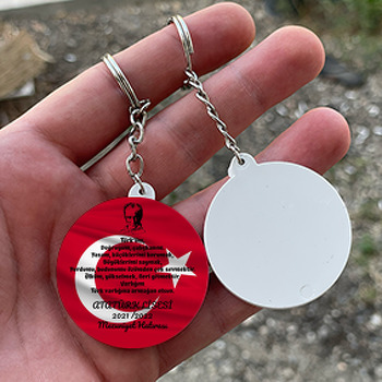 Türk Bayrağı ile Atatürk Silüeti Temalı Daire Plastik Anahtarlık