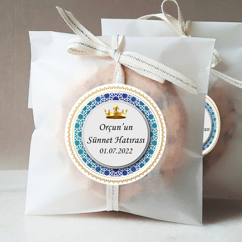 Turkuaz Fonda Kündekari ile Taçlı Sünnet Hatırası Temalı Sticker