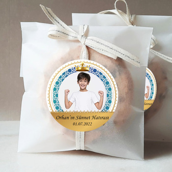 Turkuaz Fonda Kündekari ile Taçlı Sünnet Hatırası Temalı Sticker