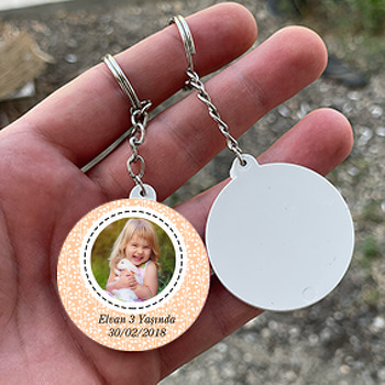 Turuncu ve Beyaz Çerçeve Temalı Resimli Daire Plastik Anahtarlık