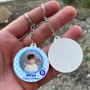 Üçgen Fonda Mavi Dalga Çerçeve ile Sünnet Nazarlık Temalı Daire Plastik Anahtarlık