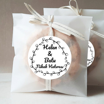 Üçgen Yaprak Çerçeve Siyah Çizgisel Temalı Sticker