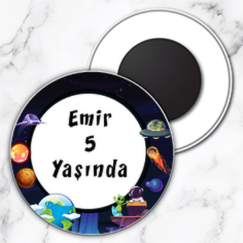 Uzayda Uzaylı ve Astronot Temalı Daire Plastik Magnet