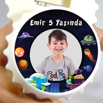 Uzayda Uzaylı ve Astronot Temalı Resimli Kapak Şekilli Magnet Açacak