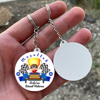 Yarış Arabalı Sünnet Çocuğu Temalı Daire Plastik Anahtarlık