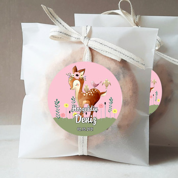 Yavru Geyik ve Kuşlar ile Pembe Gökyüzü Temalı Sticker