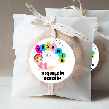 Yedi Harfli Balonlu Kız Bebek Temalı Sticker