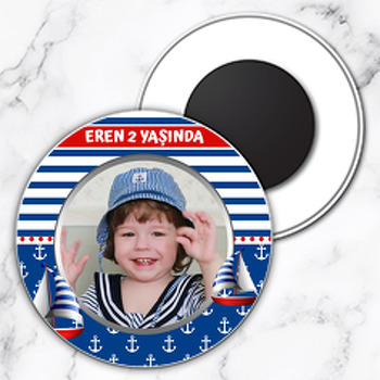 Yelkenli Gemi ile Denizci Temalı Resimli Daire Plastik Magnet