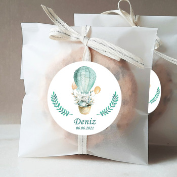 Yeşil Balonla Uçan Tavşan Temalı Sticker